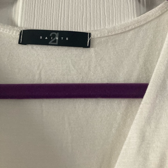 White babydoll sleeveless low cut shirt - Picture 2 of 3